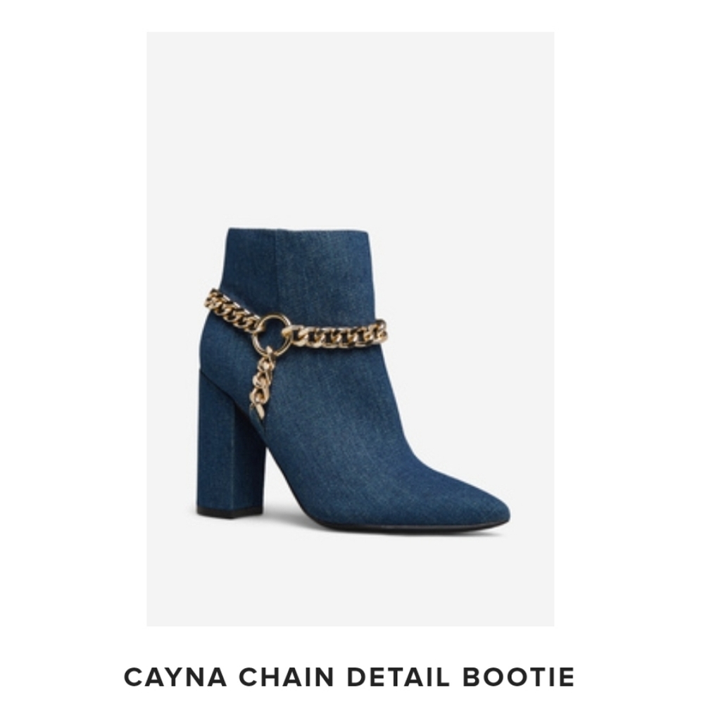 Chain detailed bootie